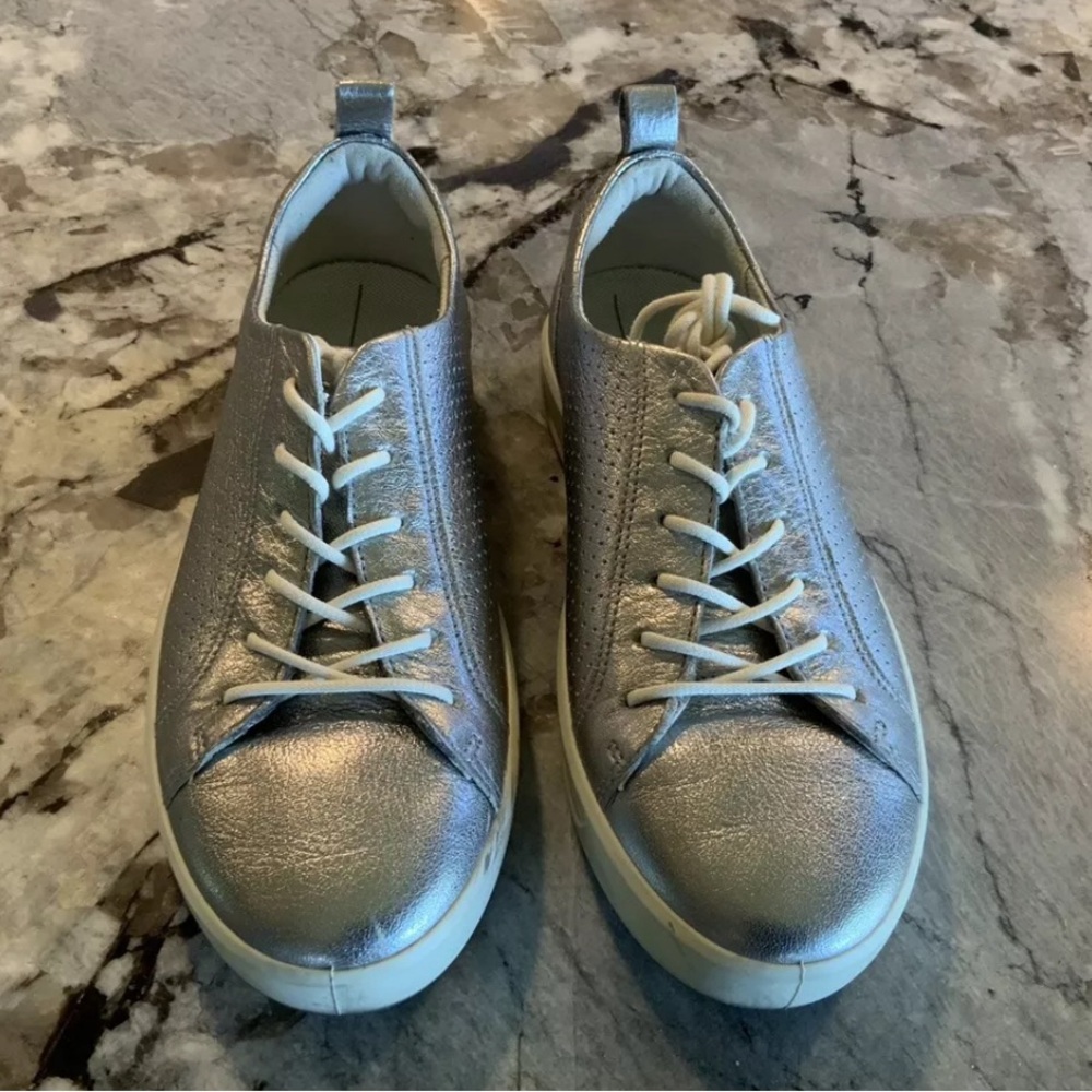 Women’s Ecco Metallic Silver Tennis Shoes Size EU 35